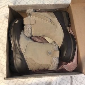 Women’s North Face Snow Boots: Size 6